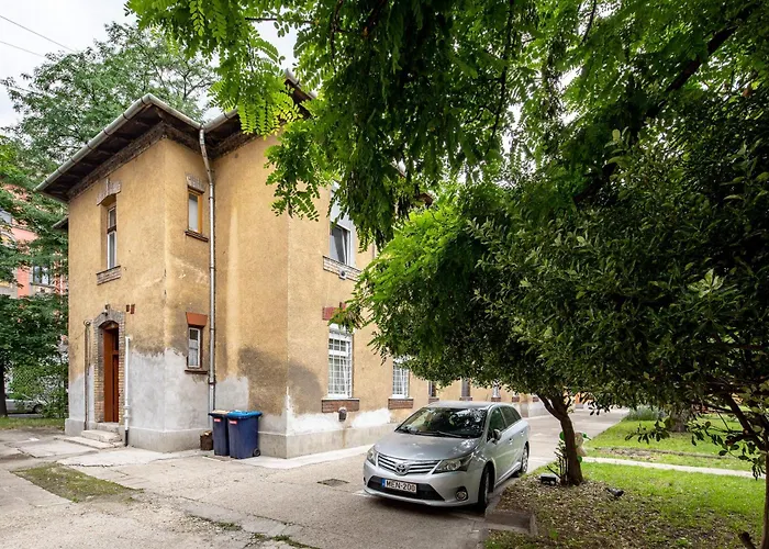 Central - Quiet Aparment