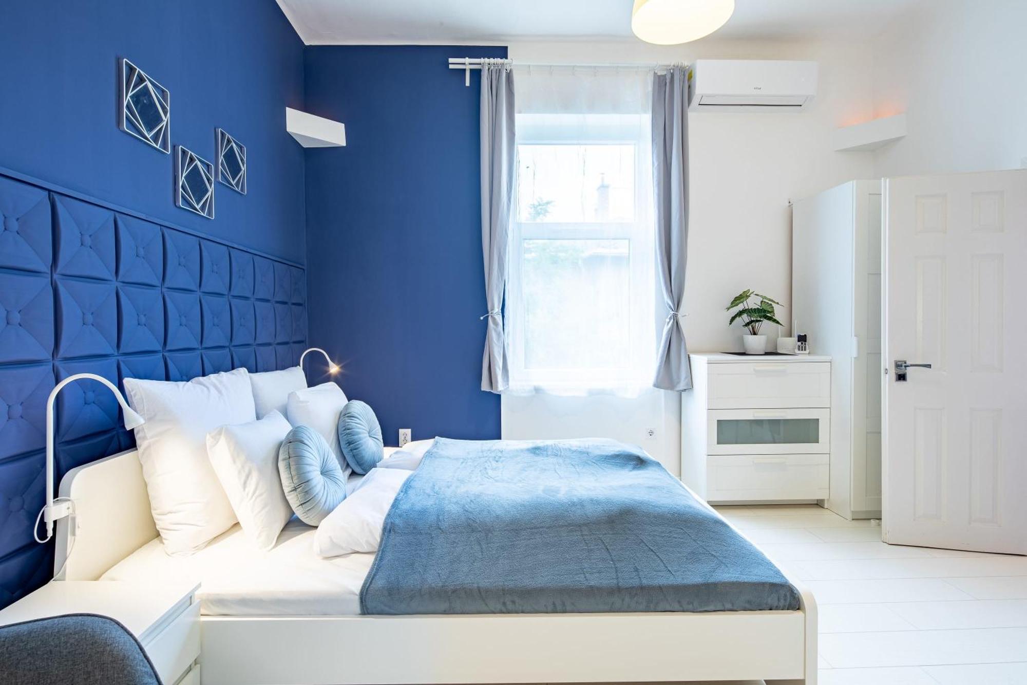 Free Parking - - Quiet Apartament *