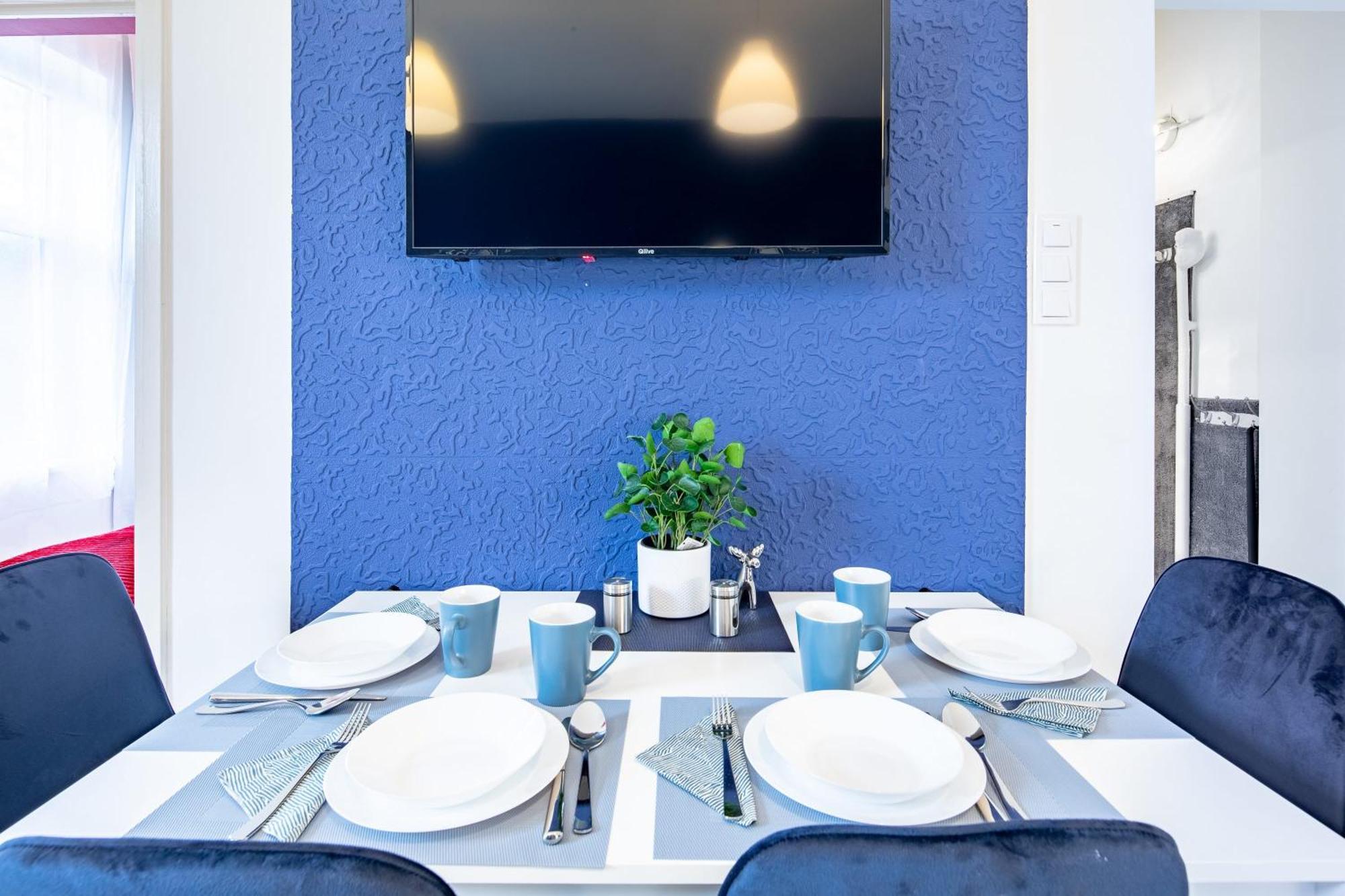 Free Parking - - Quiet Apartament *